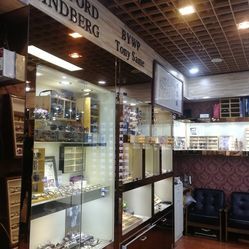 探訪三葉眼鏡市場 小黑眼鏡店的經營之道與行業洞察