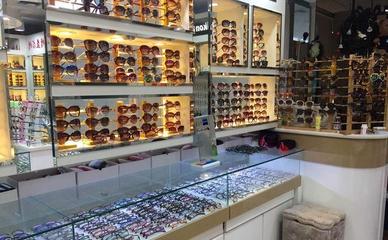 “眼鏡經(jīng)濟”崛起 顏值賽道的新黑馬，200億銷售額背后的消費新趨勢